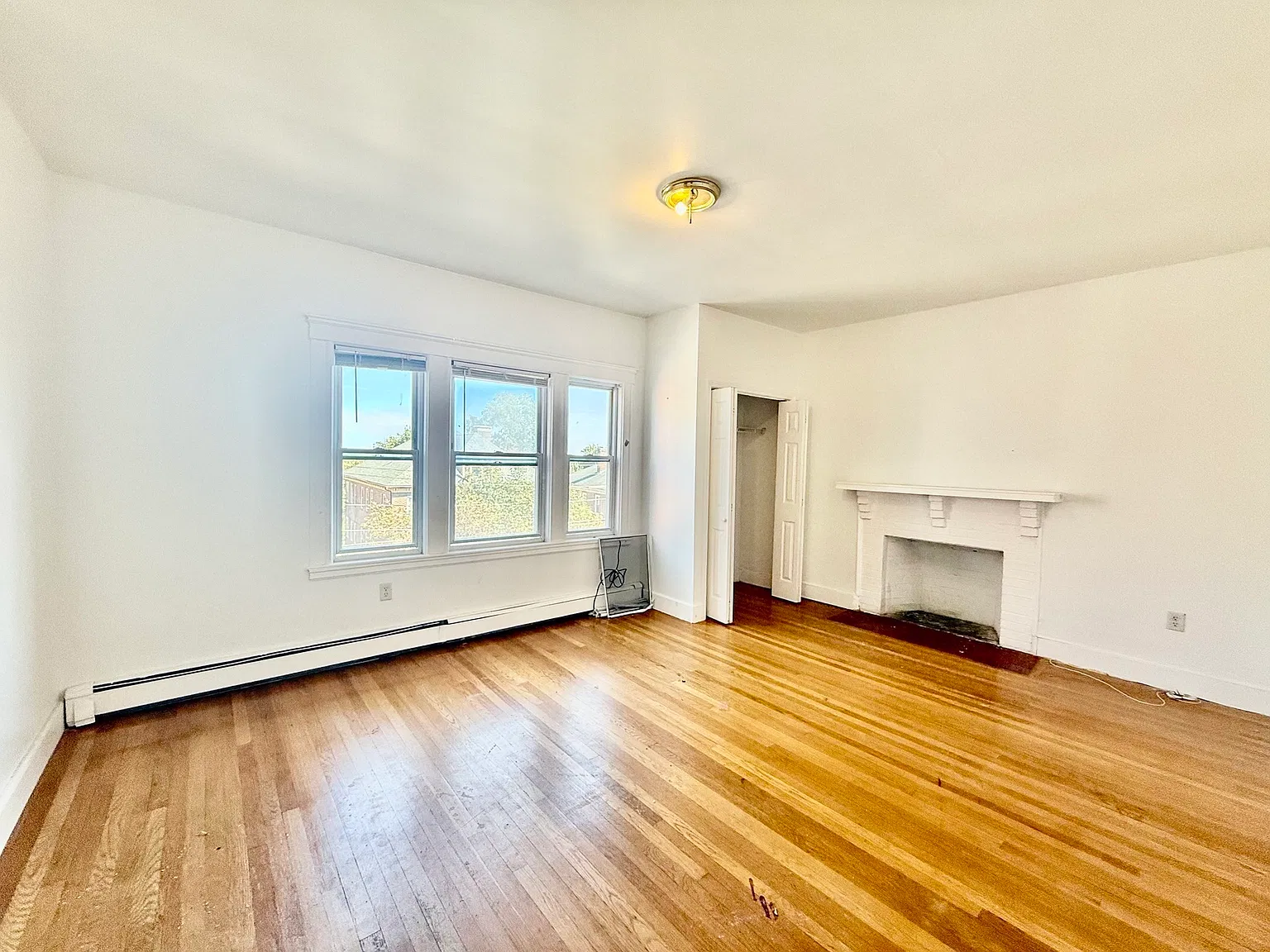 6 bed, 2.5 bath, 2112 sqft, $7,200 — Photo 3