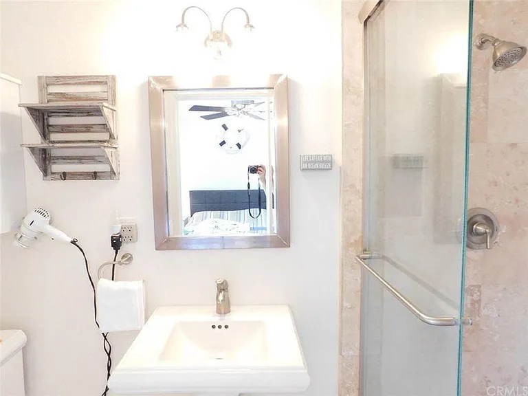 2nd Bathroom/Shower