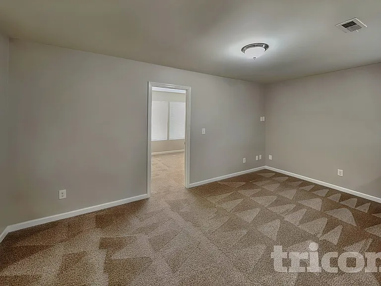 5633 Idlewild Rd N — Photo 15