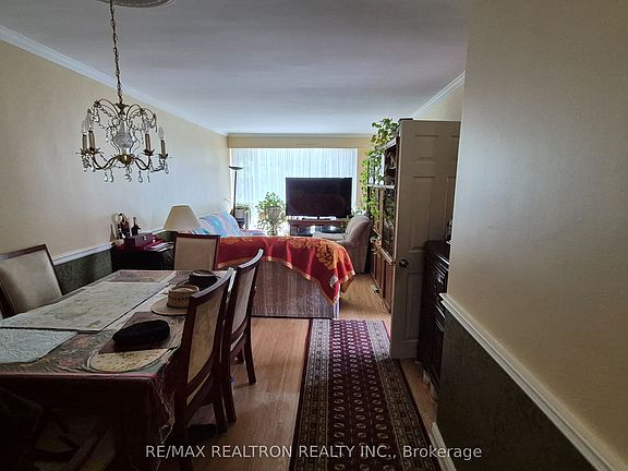 3rd image of 314 Browndale Cres