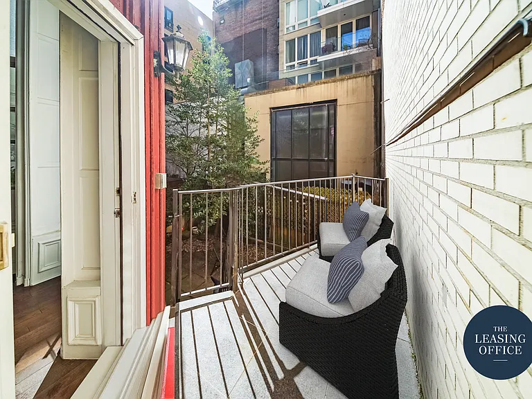 118 E 18th St #2 — Photo 12