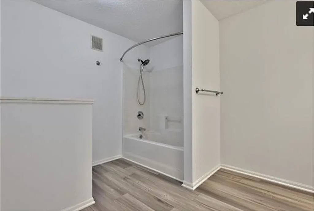 2 bed, 1.5 bath, 1532 sqft, $2,300 — Photo 4