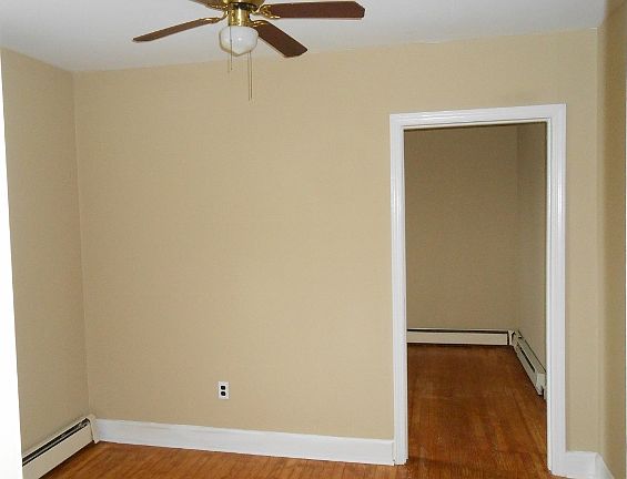 2nd image of 1024 Westport Dr APT 2