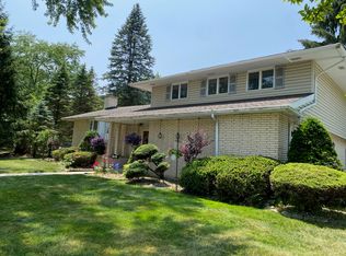 2 S Rebecca St, Glenwood, IL