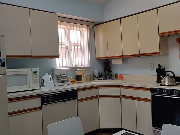 4th image of 2260 Hendrickson St Floor 3