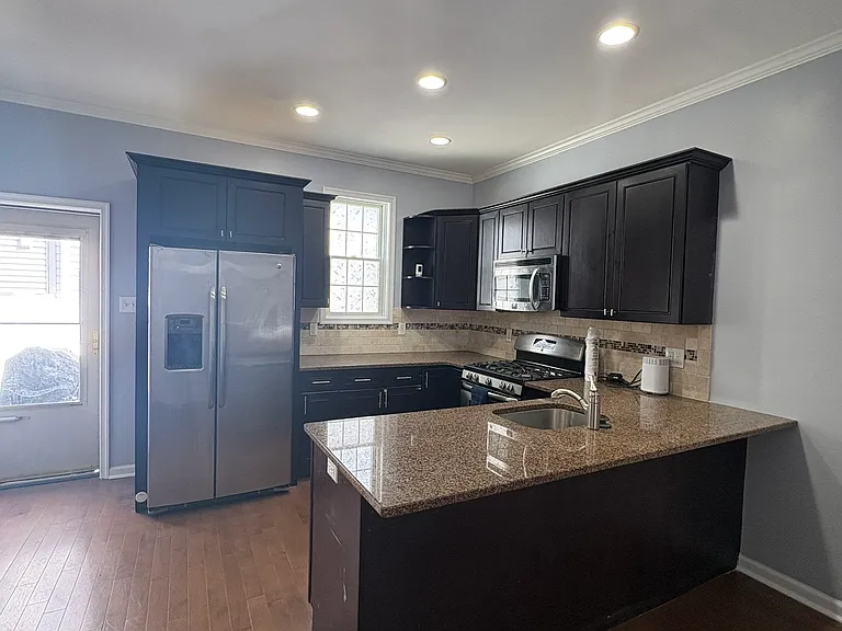 811 N 15th St — Photo 3