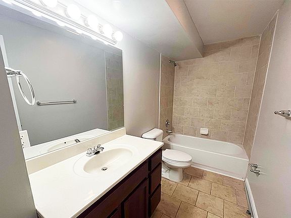 3rd image of 525 Lowell Ave APT 12