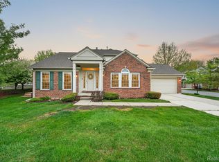 3954 Ravensfield Dr, Canton, MI 48188