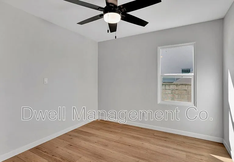 2176 Bacon St — Photo 15