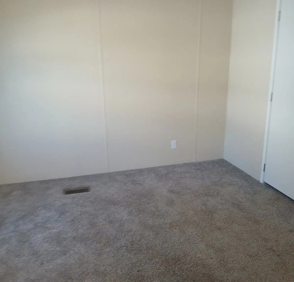 3br Home In Paradise Hills Estates In Maiden |4 Weeks Free Rent! — Photo 2