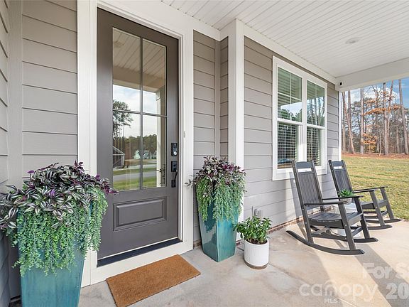 4th image of 4307 Island Fox Ln