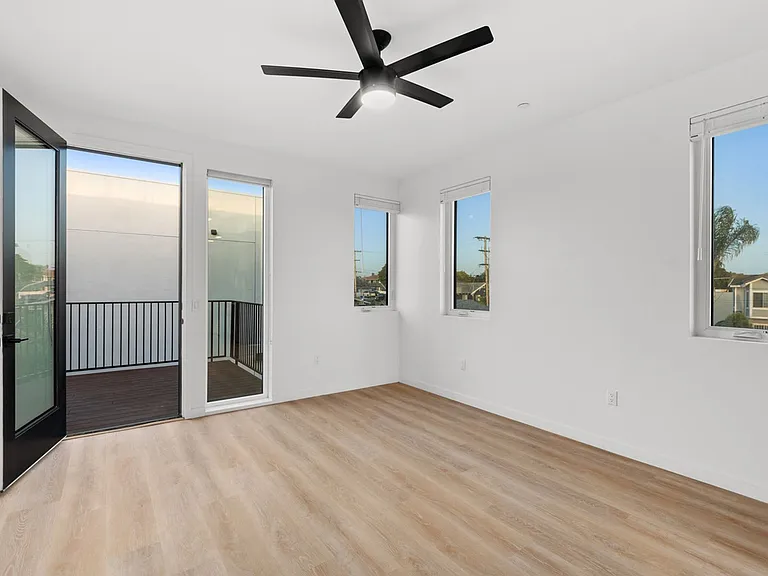 131 National City Blvd #201 — Photo 8