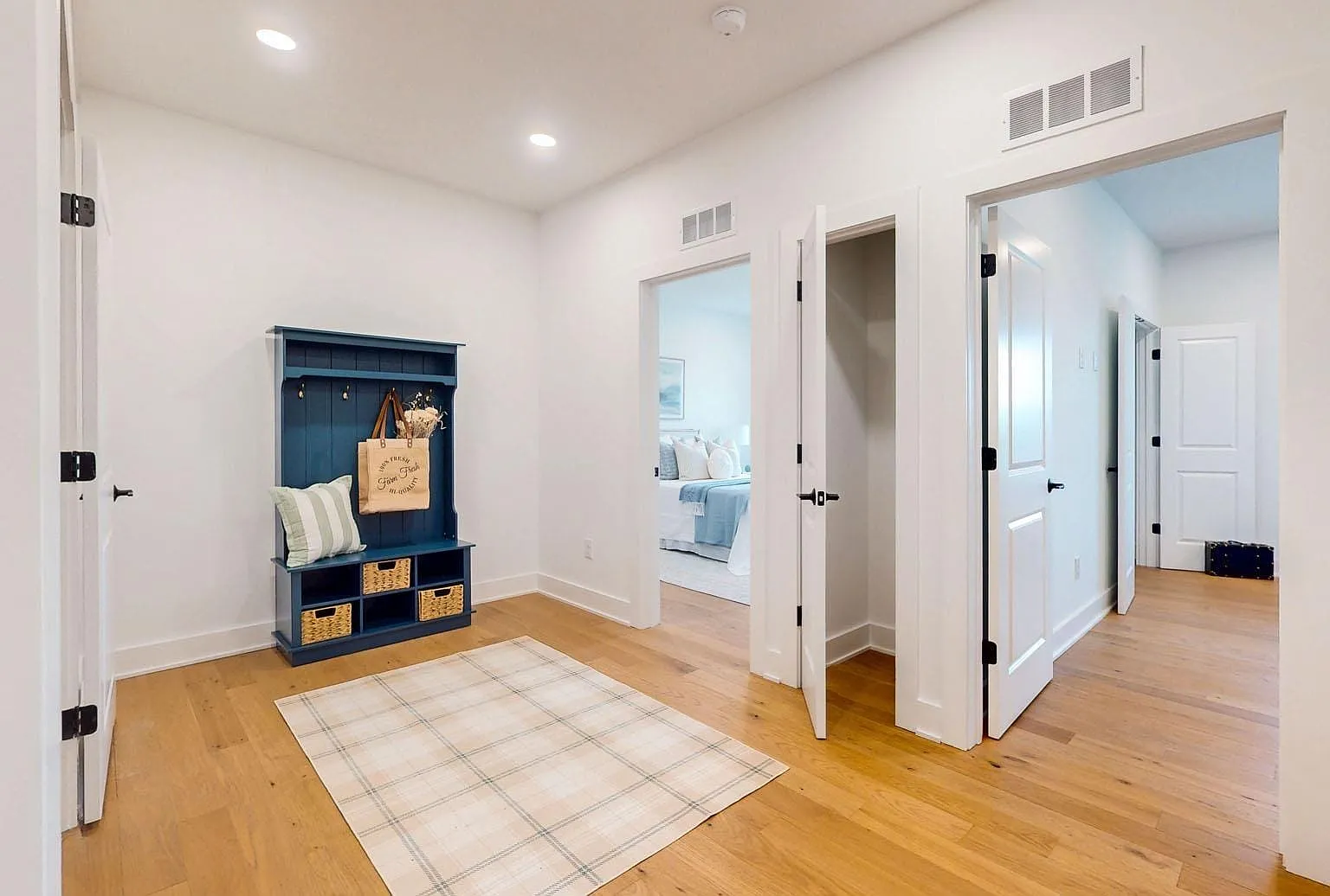 3 bed, 2.5 bath, 2221 sqft, $6,500 — Photo 3