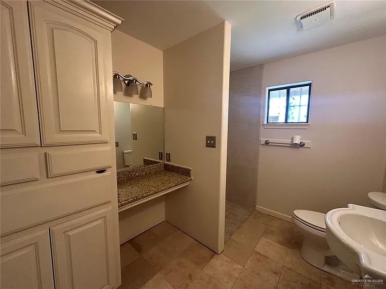 1200 S Gumwood St — Photo 26