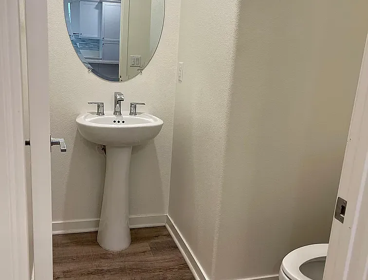 887 Pear Ct — Photo 10