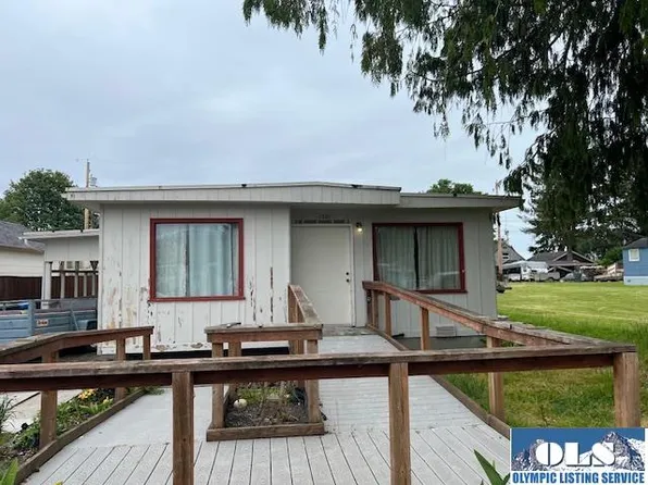 1221 Caroline St, Port Angeles, WA 98362