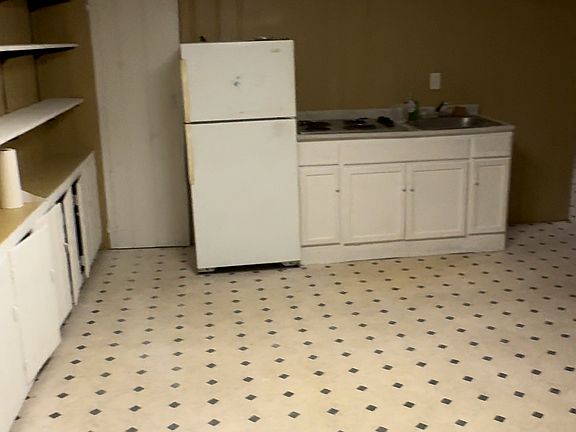 5th image of 451 Howard Ave