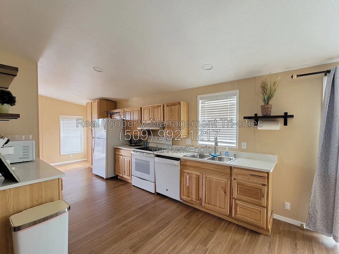 3 bed, 2.0 bath, 1296 sqft, $1,995 — Photo 3