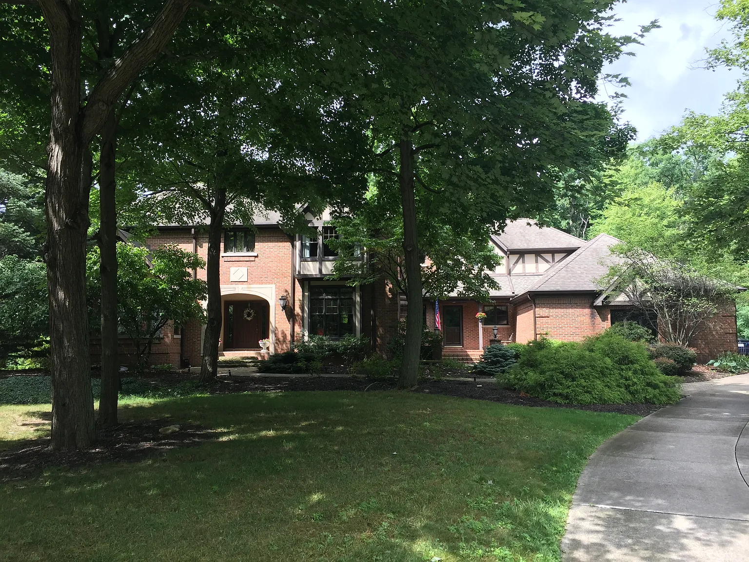 6902 Hunting Hollow Ln E photo 1