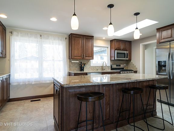 3rd image of 630 Cape Ln