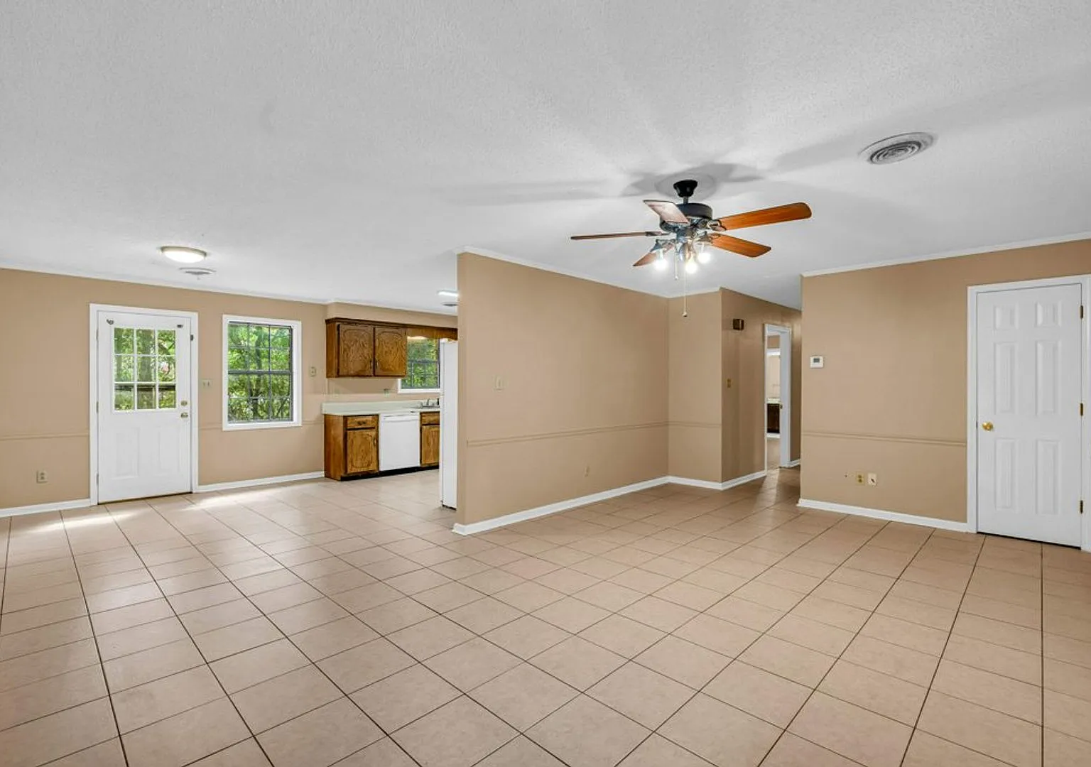 1137 Marie St. — Photo 3