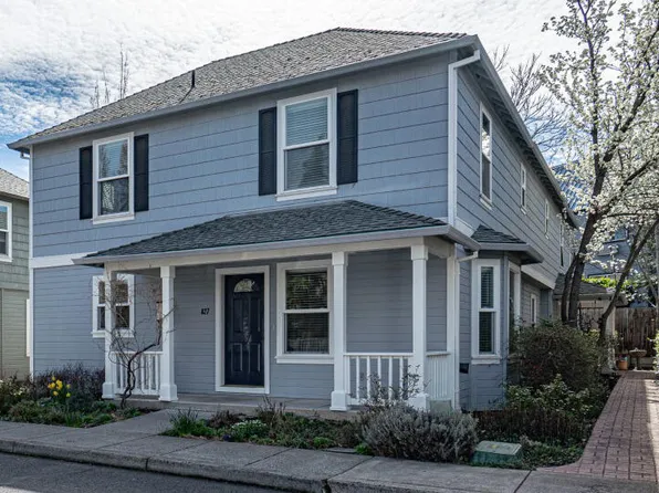 827 Blackberry Ln, Ashland, OR 97520