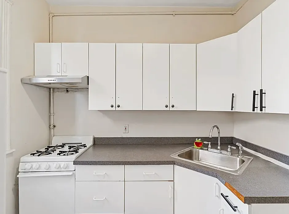 2 bed, 485 sqft, $3,300 — Photo 2
