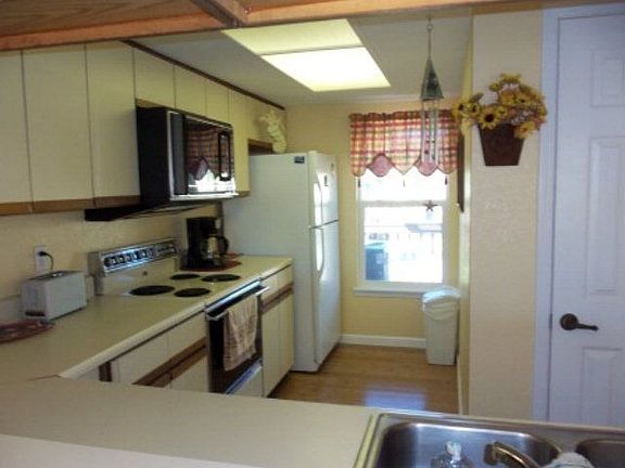 5th image of 127A E Hibiscus St
