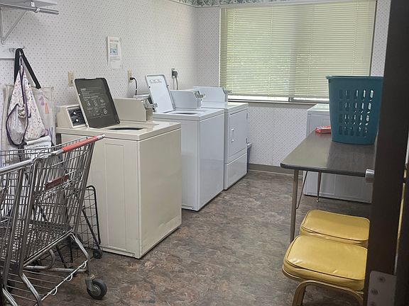 Coin Laundry room. 50 cents/wash and 25 cents to dry.