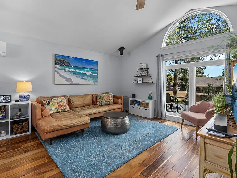 2807 NE Lotno Dr — Photo 2