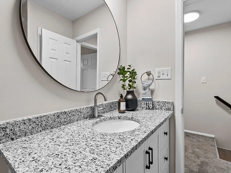 300 E McPherson Dr — Photo 27