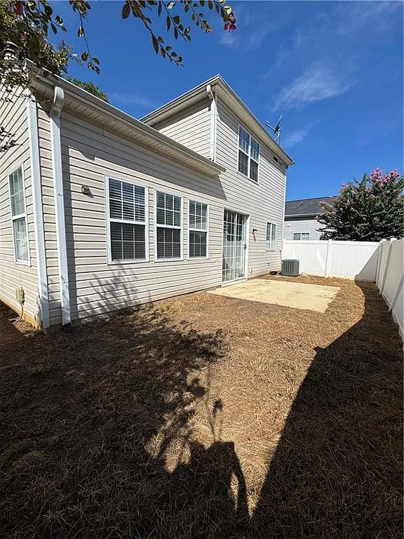 3 bed, 2.5 bath, 1291 sqft, $2,350 — Photo 2