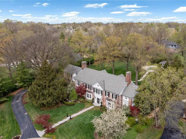 115 Hunters Grove Dr, Saint Louis, MO 63141
