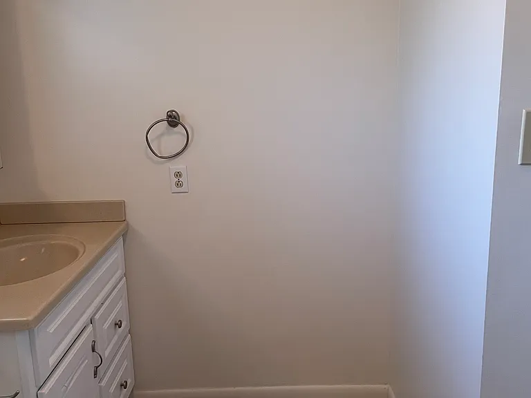 803 N Walnut St — Photo 18