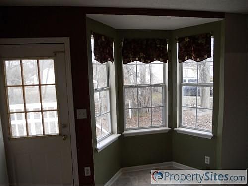 4th image of 572 Matthew Ct