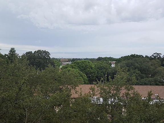4th image of 1748 Golfview Dr