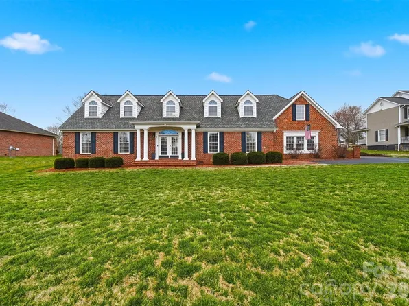 8 Morningside Dr, Granite Falls, NC 28630