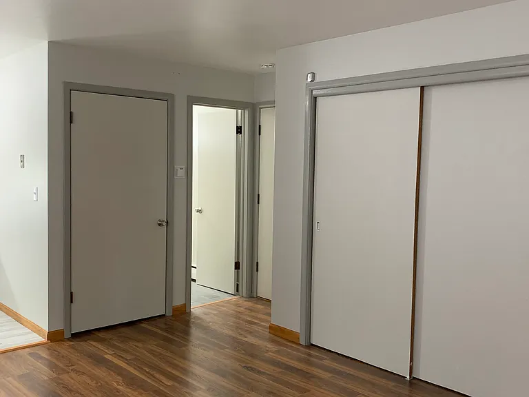 Eastside Farwell Apartments — Photo 7