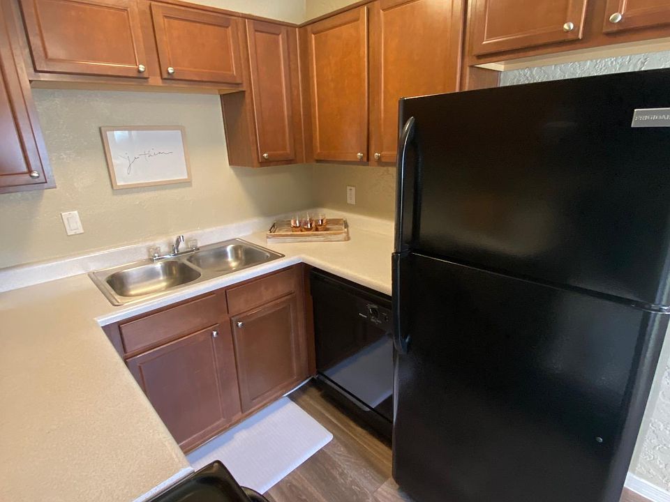 1st image of 650 S Country Club Dr APT 109