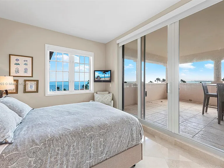 19253 Fisher Island Dr #19253 — Photo 25