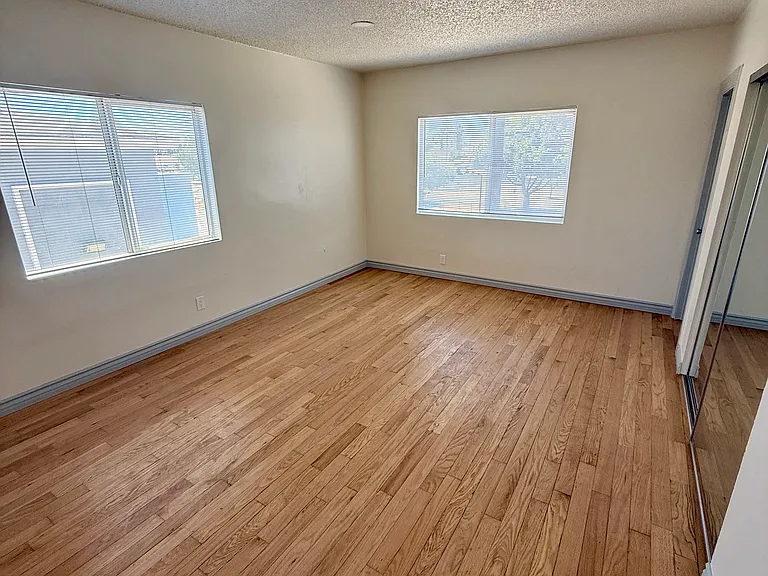 8930 S Vermont Ave — Photo 21