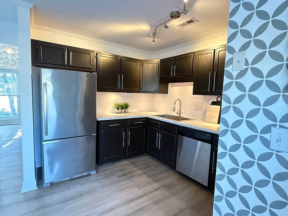 1st image of 519 Coronation Dr #519