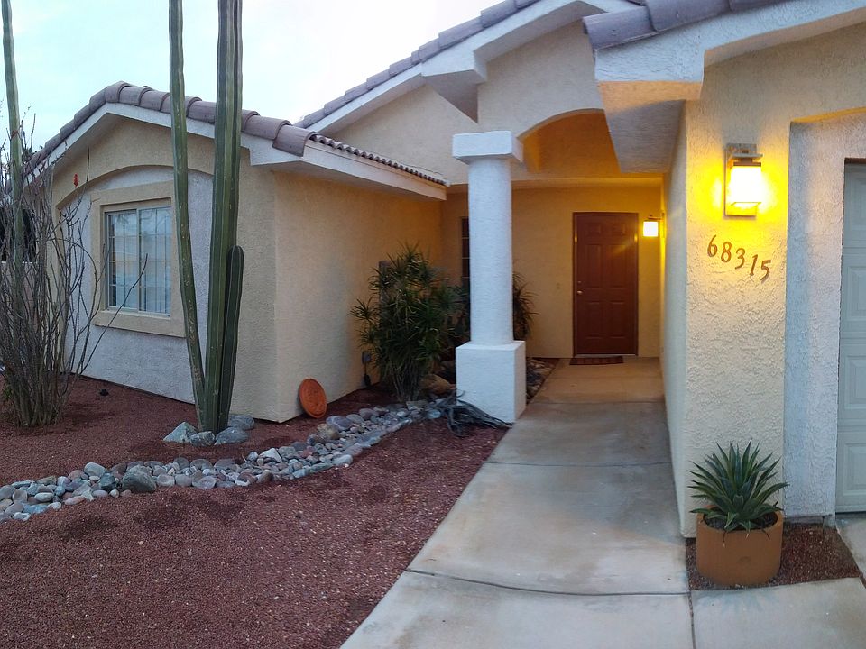 Front entry with fountain
