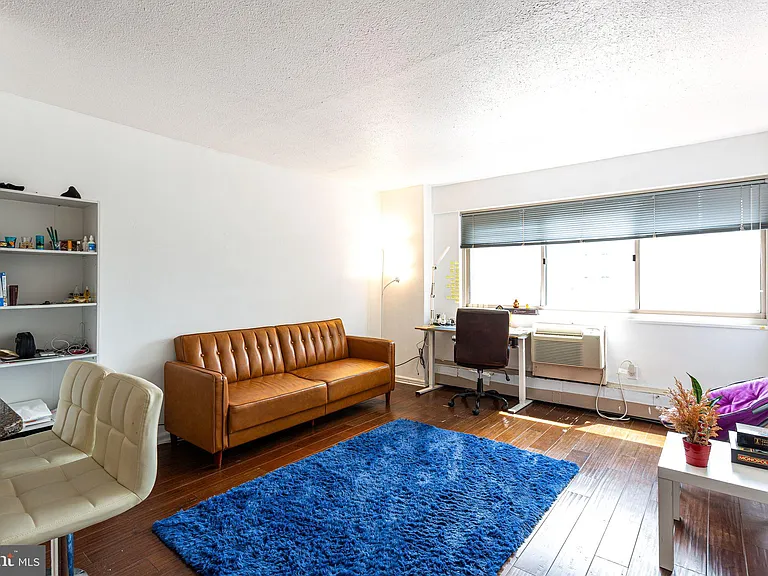 2101 Chestnut St #1012 — Photo 4