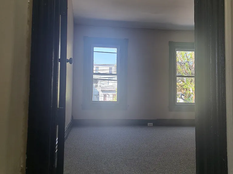 533 Elliger St — Photo 8