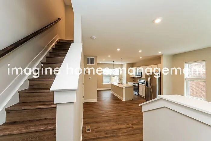 3 bed, 3.5 bath, 1836 sqft, $3,275 — Photo 2