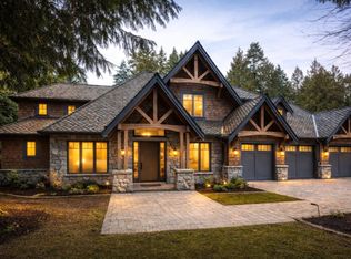 2615 Dogwood Dr, Surrey, BC V4A 3K4