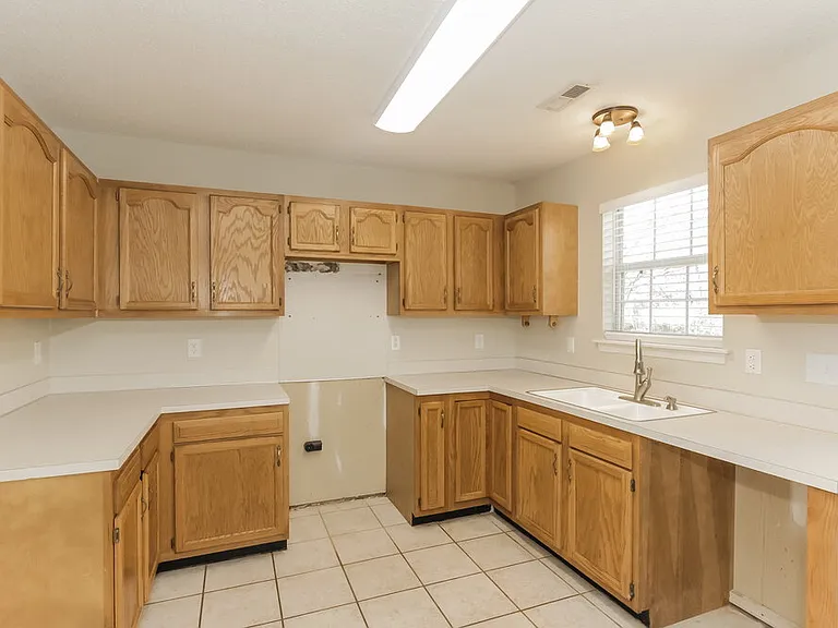 544 Carlisle Dr — Photo 9
