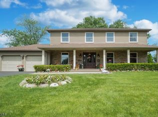 18 Carolyn Ct, East Hanover, NJ 07936