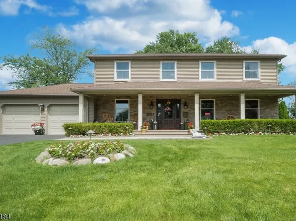 18 Carolyn Ct, East Hanover Twp., NJ 07936